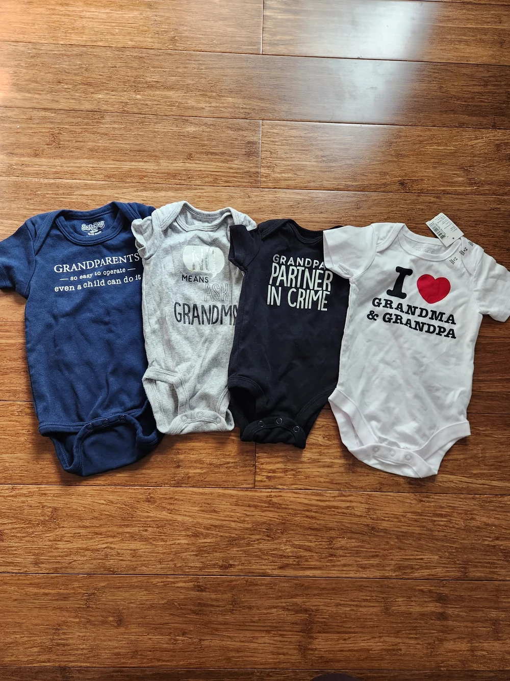 Set Of 4 Grandparent Grandma Grandpa Short Sleeve Onesies Baby Gift 0-18 Months